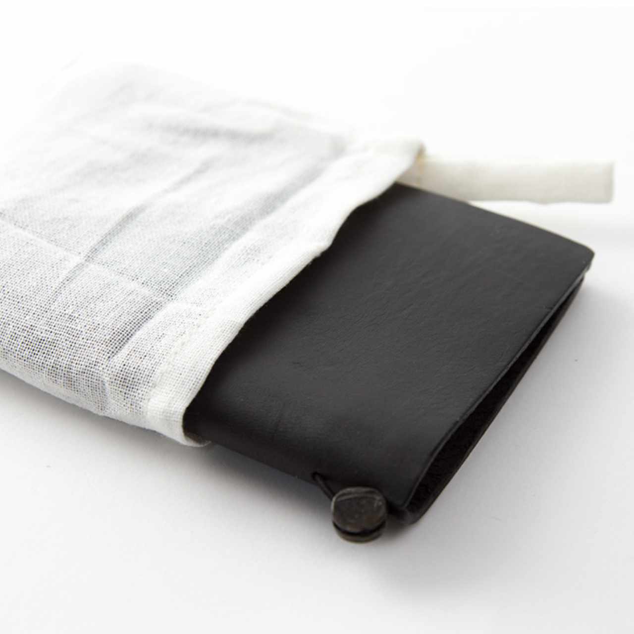 Traveler's Notebook Passport Size Starter Kit | Black