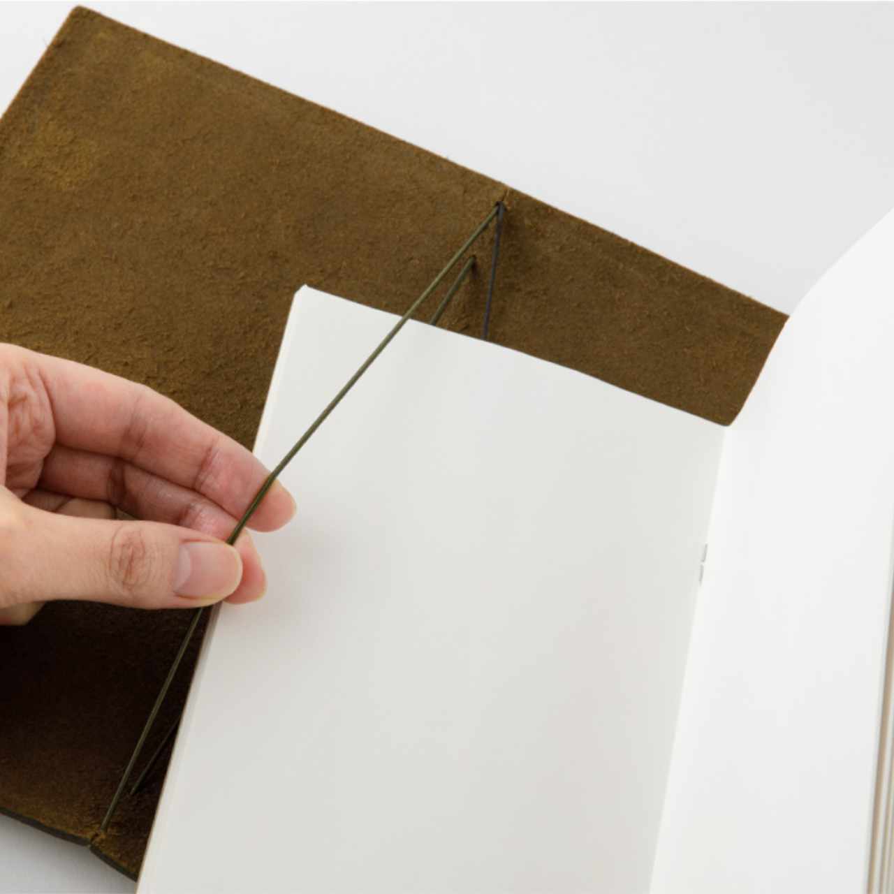 Traveler's Notebook Regular Size Starter Kit | Olive